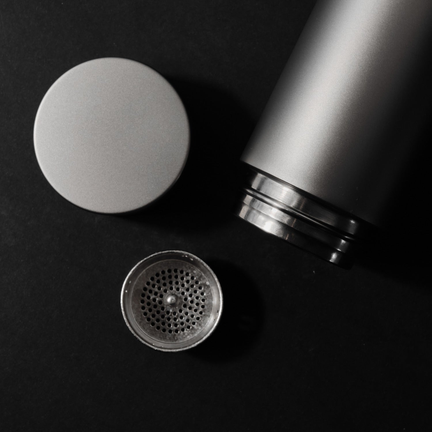 Maison Ferré® – Bouteille d’Eau 100% Titane Pur Buvez Pur. Vivez Mieux.